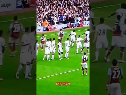 Gol cantik tendangan bebas D.Payet#golcantik #goltendanganbebas#incrediblegoals#footballtricks