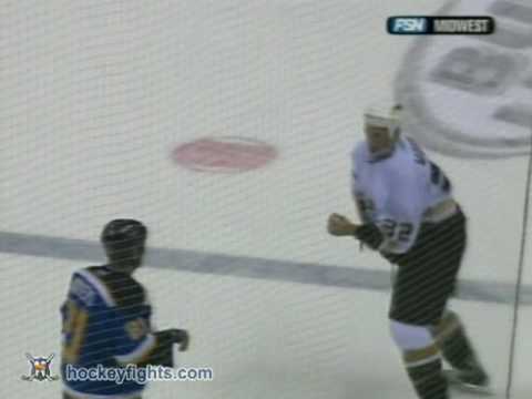Travis Moen vs Jamal Mayers