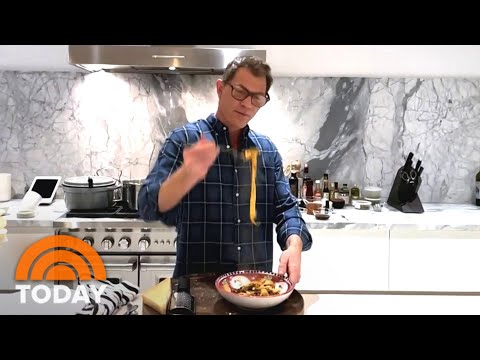 Bobby Flay Makes Ragu Of Beef And Red Wine With Fresh...