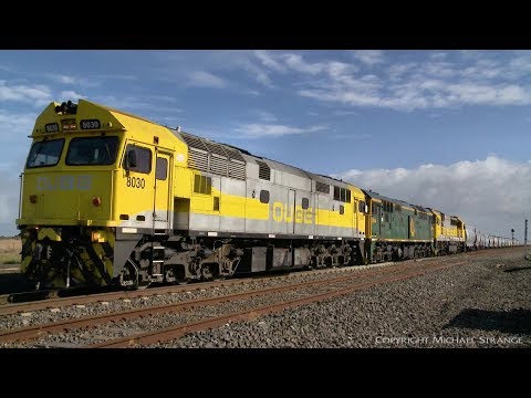 QUBE Grain Train With 8030, 8044 & GML10 - PoathTV Australian Railways