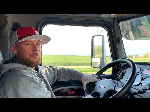 アメリカの大型リグトラックの運転手が店舗の在庫を維持しています (America’s Big Rig Truck Drivers Are Keeping Stores Stocked)