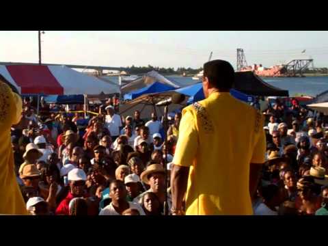 Dennis Edwards and the Temptations Review take the stage