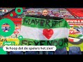 Maybritt hangt haar eigen spandoek in de Kuip
