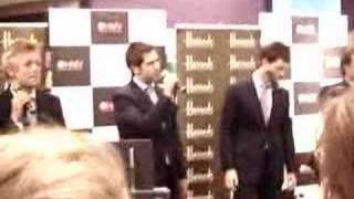 G4 singing You&#39;re The Voice - Harrods 13/9/2005