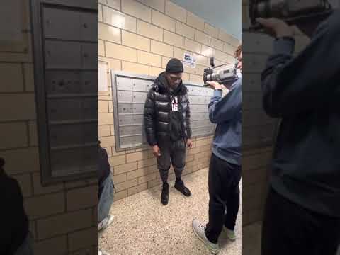 @jcole  PULLS UP ON QUEENS ARTIST TY TRILLY FOR A LISTENING SESSION IN 40 PROJECTS !!