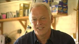 DAVID GILMOUR - TELLS HOW SYD BARRETT' PERFECTLY PLAYED A "BACKWARDS" GUITAR SOUND ON 'DOMINOES'