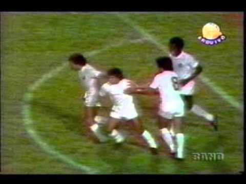 Santos 2 x 3 SAAD 1975