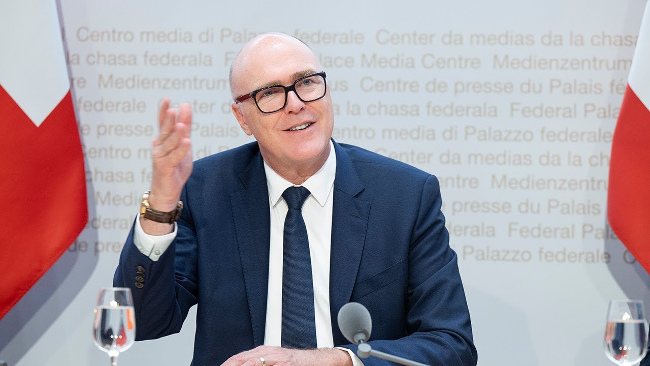 12.11.2025 - BR Martin Pfister zu: obligatorischer Orientierungstag für Schweizerinnen