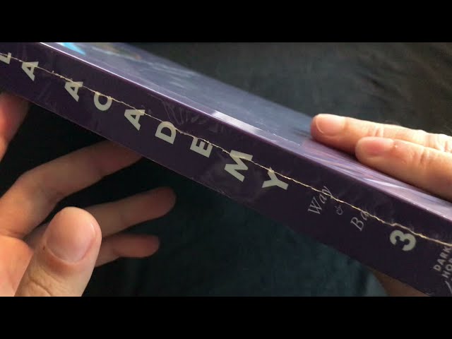 Vídeo relacionado con The Umbrella Academy Volume 3: Hotel Oblivion Deluxe Edition