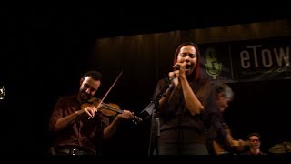 Rhiannon Giddens, Dirk Powell &amp; Friends - I Won’t Back Down (Live on eTown)
