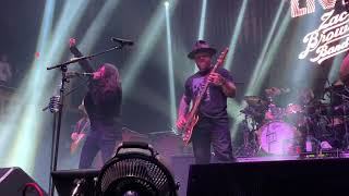 Zac Brown Band with Dave Grohl Covers Sandman