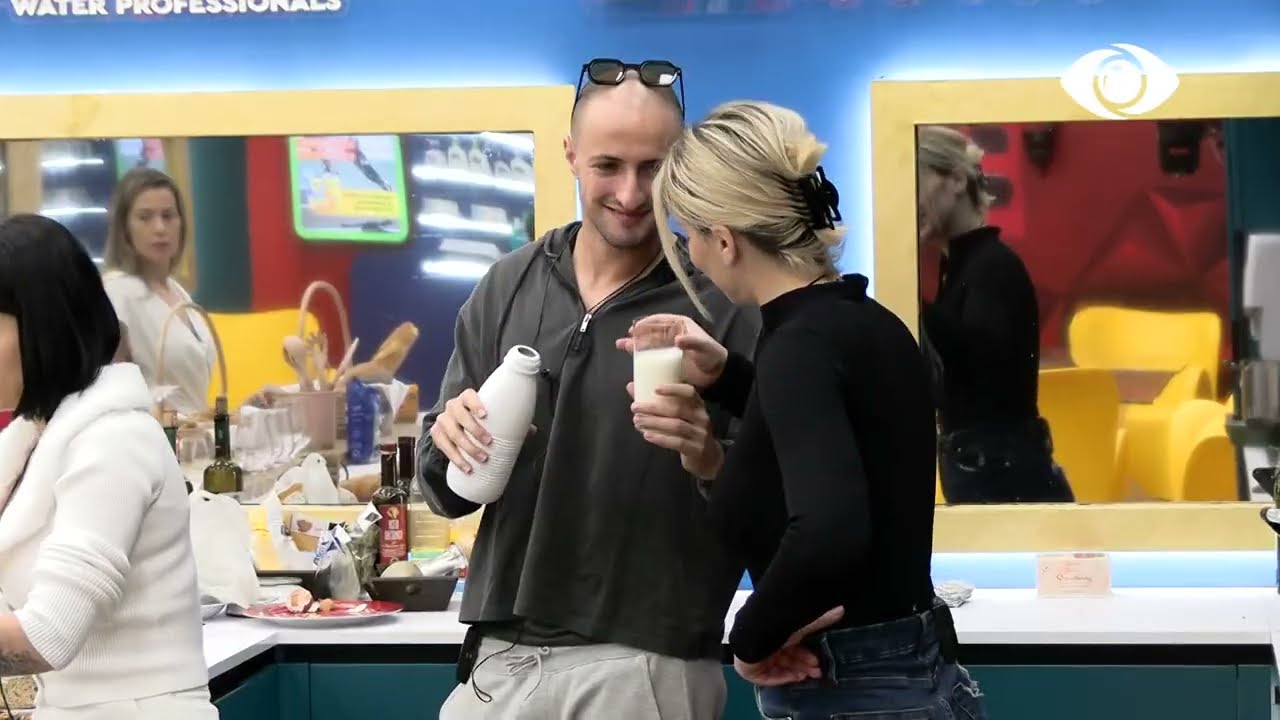 Kristi komplimenton Kejvinën! Banorja: Djemtë si ti janë të rrallë