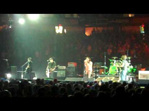 Pearl Jam - Johnny Guitar Spectrum 10/28/09