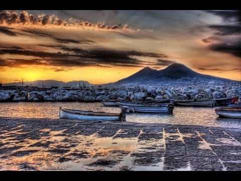 VICOLO DELLA RESISTENZA (Napoli e la sua lotta contro il nemico invisibile) - di Maurizio Amodio