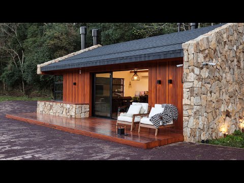 SMALL STONE COTTAGE | With Lake in Front