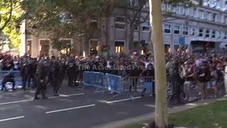 Download lagu Final stage of Spanish Vuelta cycling race interrupted by pro-Palestinian protesters mp3