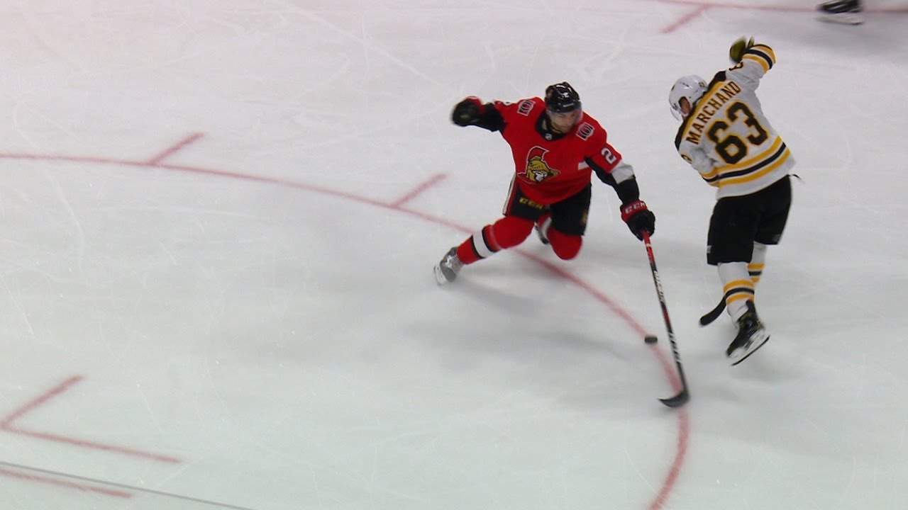 VIDÉO: WOW...Entre deux lichettes, Brad Marchand...