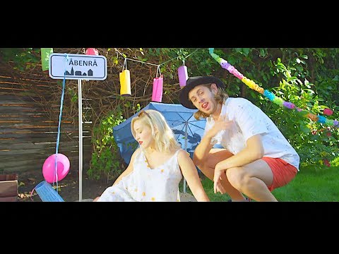 download lagu mp3 mp4 Smuk Uden Filter, download lagu Smuk Uden Filter gratis, unduh video klip Smuk Uden Filter