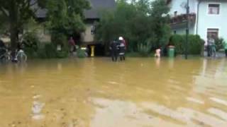 preview picture of video 'Hauptstraße von Hochwasser geflutet - Loipersdorf / Fürstenfeld'