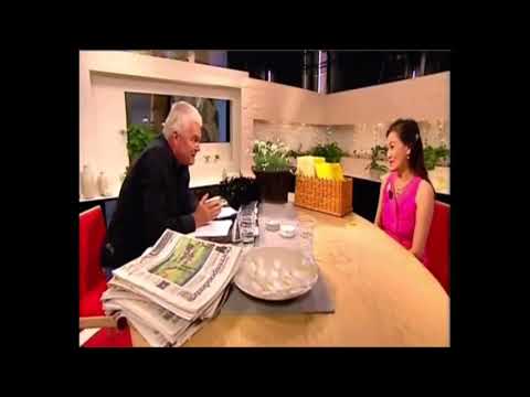 Asiatisk Kvinna Skrapar Triss i Nyhetsmorgon.  Ja..