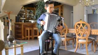 Cristhian Estrada y su acordeon (CORRIDOS)