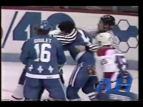 NHL Nov. 29, 1989 Chris Chelios,MTL v Joe Cirella,QUE Montreal Canadiens Quebec Nordiques