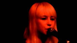 Dum Dum Girls 04-Always Looking