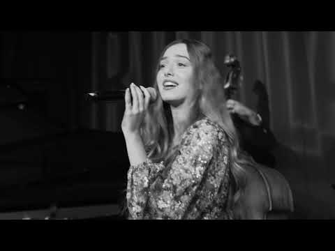 Anais Reno with the Emmet Cohen trio