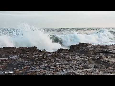 廣東惠東鹽洲島灣仔村彩石灘海浪🌊