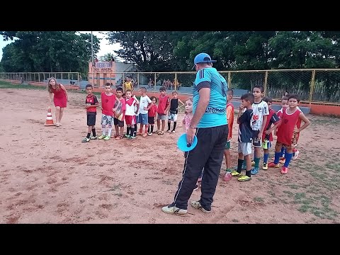 Desempregado mantém escolinha de futebol em Lima Campos/Icó