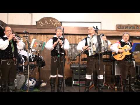 Beim Trachtenfest   Eurokrainer