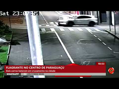 Carros batem e são arremessados contra poste em Paraguaçu