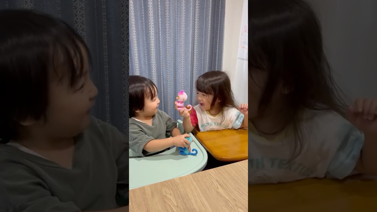 指にのせて遊ぶおサルさんに夢中の姉弟🐒フィンガリングス  #Fingerlings #PR #shorts