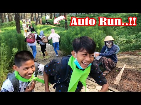 wajahnya-aneh-mata-keluar-bikin-shock-orang-funny-halloween-prank