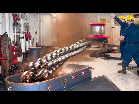 Massive Chain Produces Crazy Sparks During US Aircraft Carrier Anchor Drop