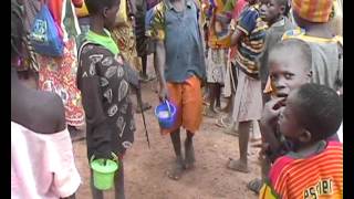 preview picture of video 'La cantine à l'école de Ouoro Burkina Faso'