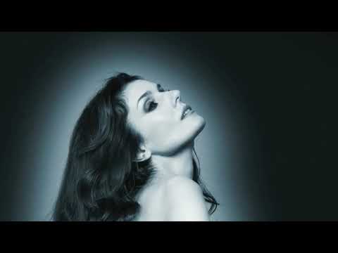 Emma Shapplin, agradecida saludando a la gente de Chile.