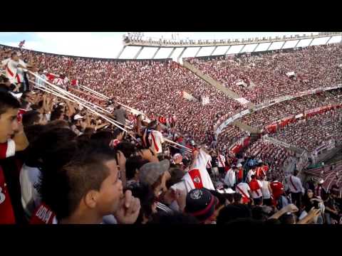 "Y ponga huevo Millonario que tenemos que ganar vs Colón" Barra: Los Borrachos del Tablón • Club: River Plate