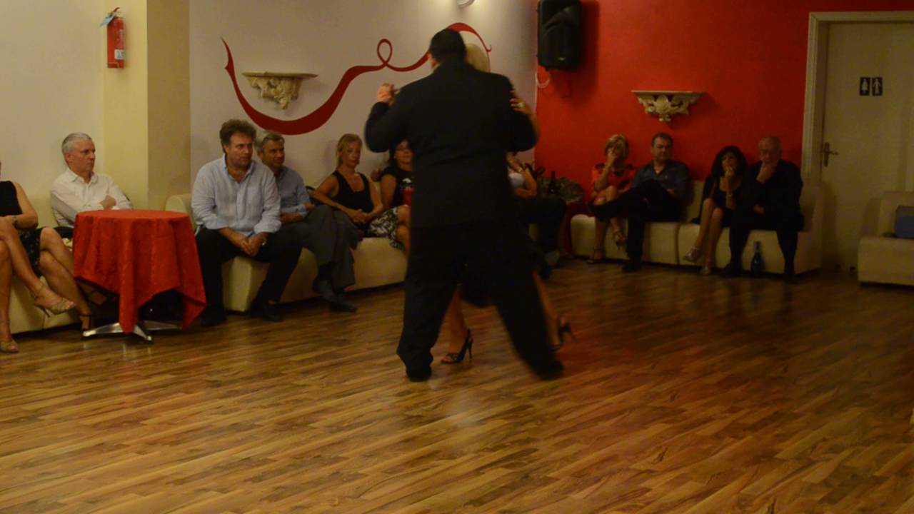 Leo Ortiz e Yanina Erramouspe @Milonga La Rotonda 2di4