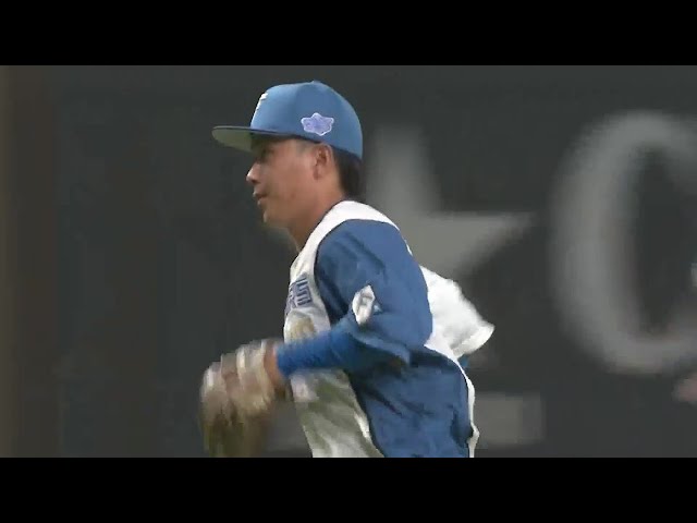 【5回表】守備でも魅せる!! ファイターズ・上野響平 ランニングスローで軽快な守備!! 2022年4月8日 北海道日本ハムファイターズ 対 東北楽天ゴールデンイーグルス