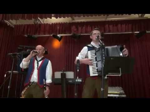 Anraser Spitzbuam  -  Eine Herde weisser Schafe