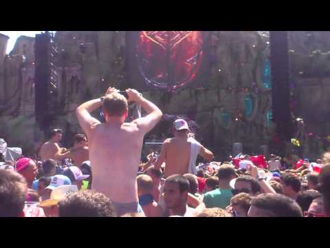 Nervo play Duke Dumont vs Deniz Koyu - 100% Rage live at Tomorrowland 2013