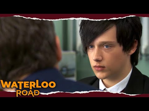 Caught in the Girls' Changing Rooms! | Waterloo Road