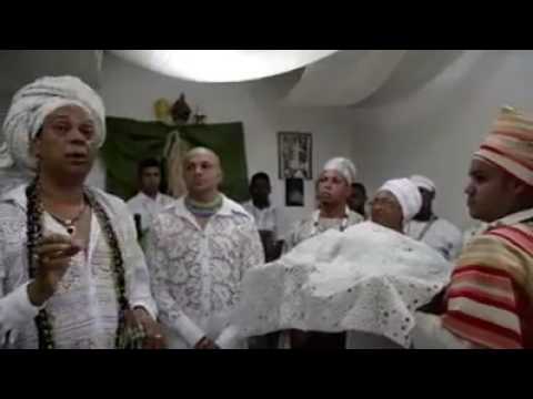 Pai Naldo, em Salvador, na entrega de deká.