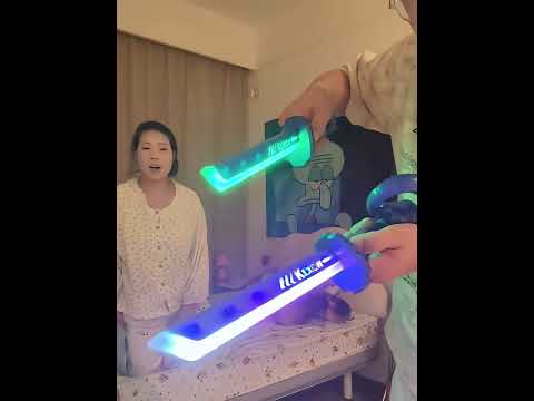 没人能拒绝这个合体火花光剑吧 #光剑 #火花 #合体 #男孩子无法拒绝的玩具