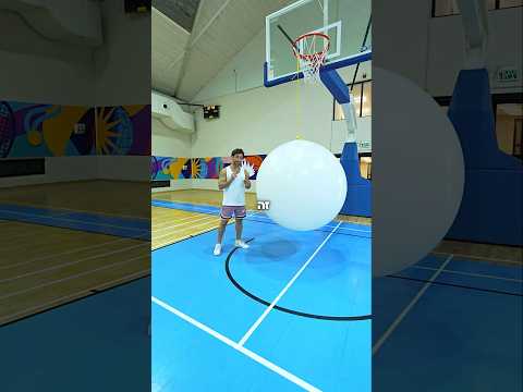 מנסה לפוצץ את הבלון הכי גדול בעולם 😮