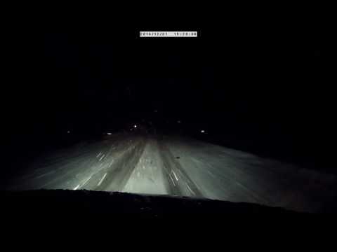 Audi B5 A4 Quattro drifts in snow and crashes