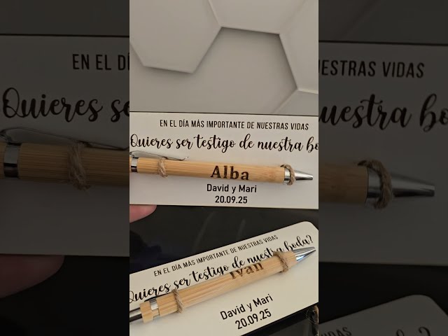 Vídeo relacionado con Bolígrafo Personalizado Testigo Boda con Nombre y Texto con Dedicatorio Madera Bambu, Regalos Originales amigo amiga novio novia
