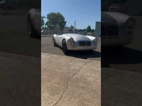 1959 MG MGA Roadster start up and drive off