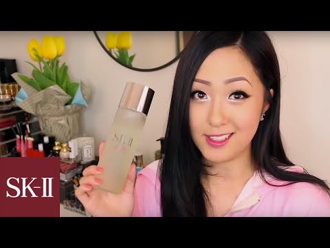 Raeview Shows How to Apply SK-II Facial Treatment Essence with Bare Hands
